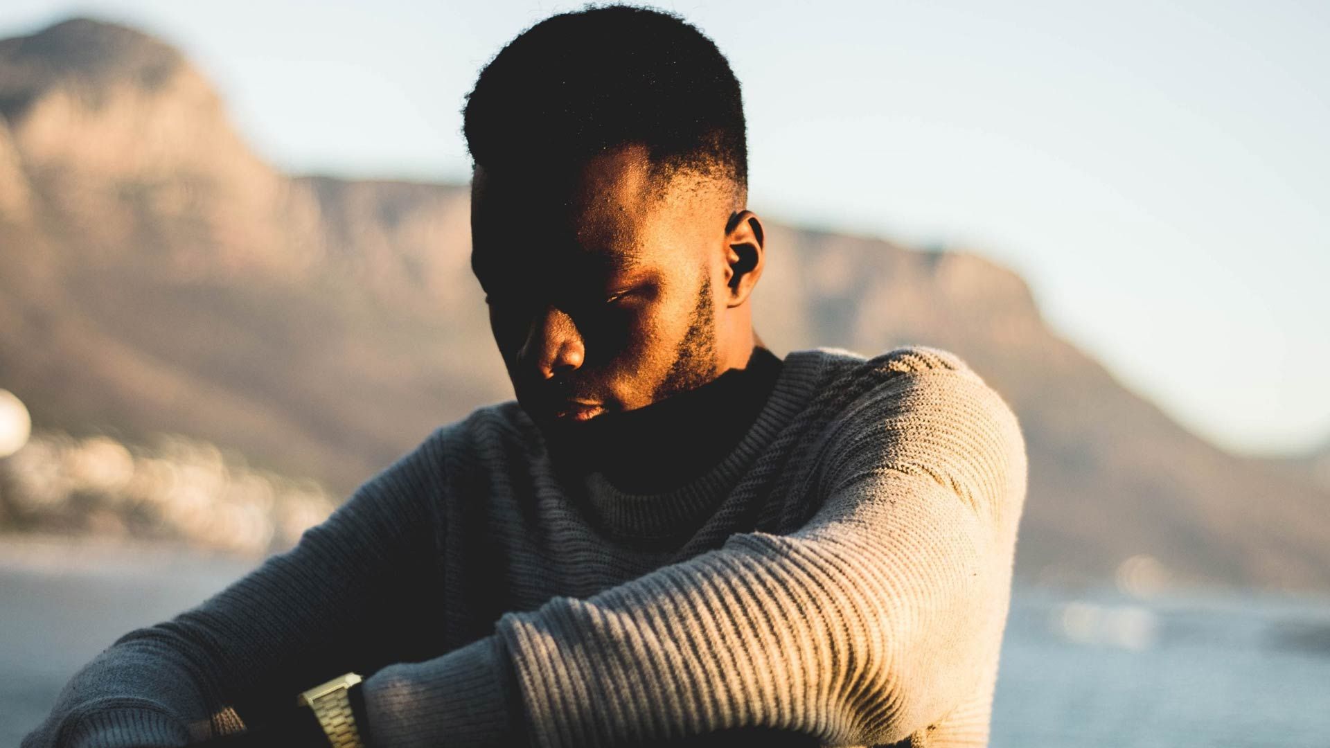 "Estoy bien": cómo hablar con los hombres de tu vida sobre su salud mental